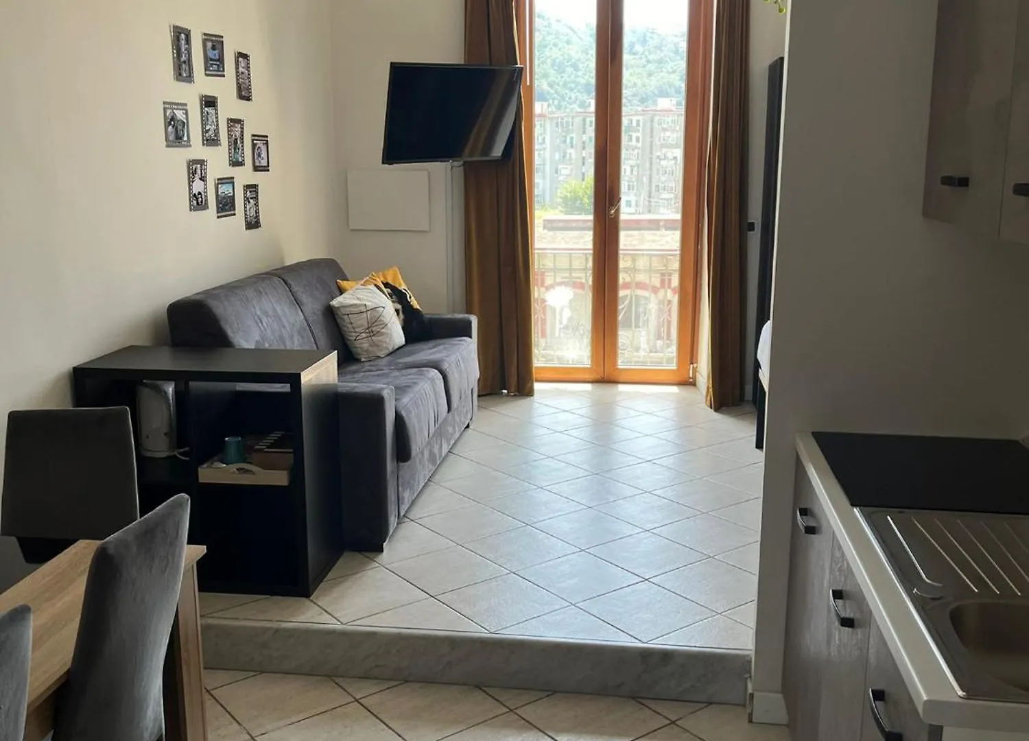 Napoli Studio 106 0*, Naples Italy